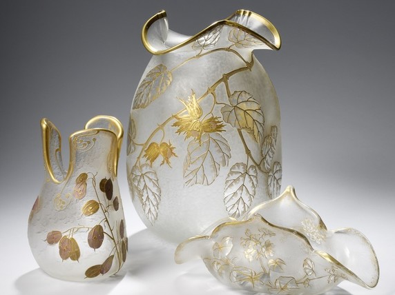 Les motifs floraux dans les collections de verreries Les motifs floraux dans les collections de verreries