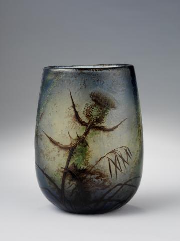 Floral motifs in glassware collections