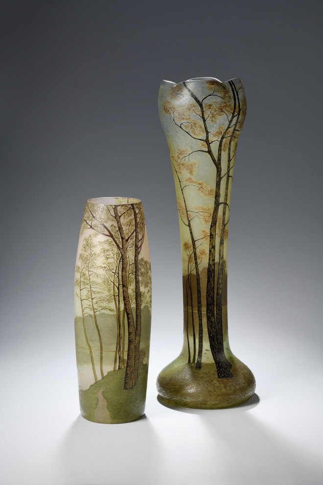 Vases en verre illustrés de paysages