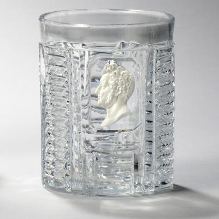 Historical figures in glassware